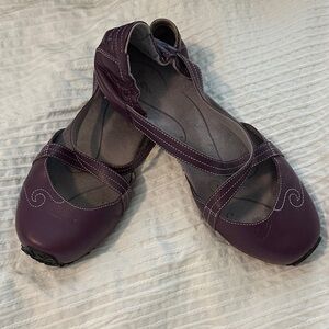 Ahnu Women's Plum Flats